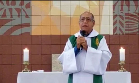 O padre Antônio Firmino Lopes Lana, da Paróquia de São João Batista | Foto: Reprodução