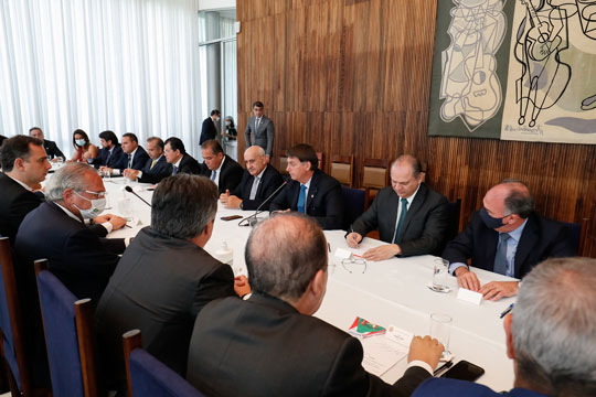Assunto foi discutido durante reunião de líderes partidários e ministros com o presidente Jair Bolsonaro no Palácio da Alvorada | Foto: Alan Santos/PR