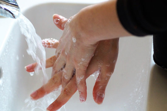 Lavar as mãos é uma das principais formas de prevenção ao coronavírus | Foto: Pixabay