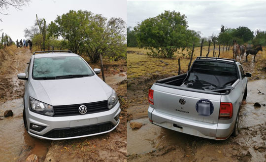Saveiro roubada nas Cabaças foi abandonada em estrada de chão após atolar | Foto: Notícias de Santaluz