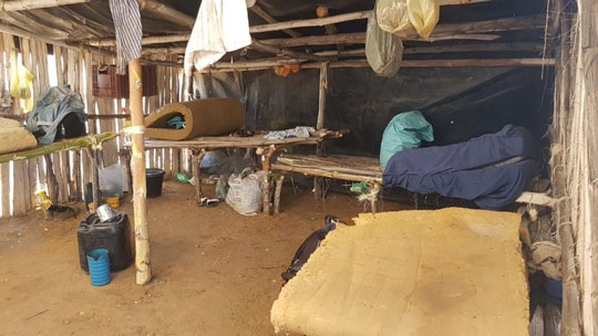 Um dos alojamentos onde os trabalhadores, em condições análogas à escravidão, dormiam no centro-norte da Bahia | Foto: Divulgação/Subsecretaria de Inspeção do Trabalho