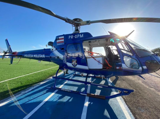 Helicóptero com primeiro lote da CoronaVac chegou em Serrinha no início da manhã desta terça-feira | Foto: Divulgação/Prefeitura de Serrinha
