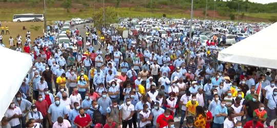 Funcionários da Ford iniciaram protesto em Camaçari | Foto: Reprodução/TV Bahia