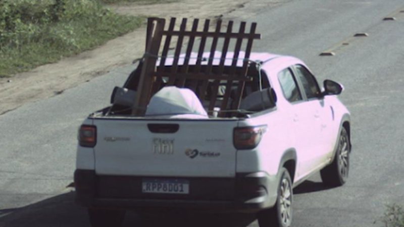 Prefeitura de Santaluz é denunciada após carro oficial ser flagrado transportando mudança em outra cidade; veículo foi multado por excesso de velocidade