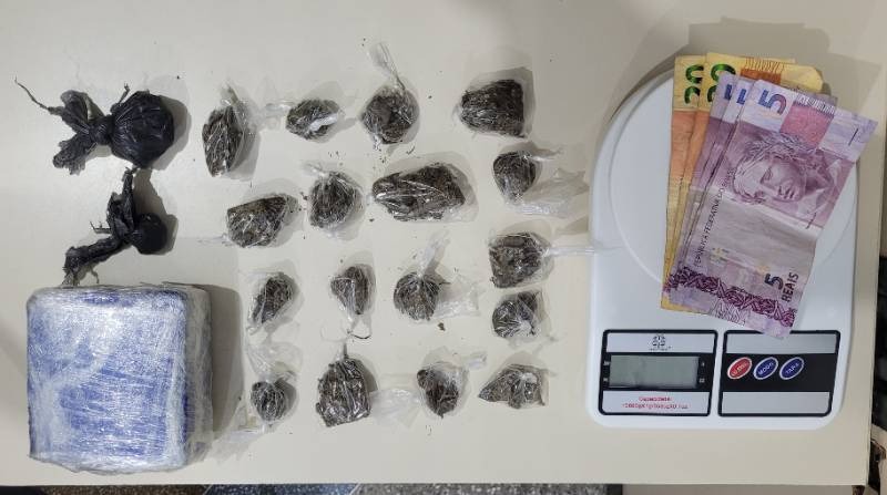 Homem é preso com 19 porções de maconha dentro de bar em São Domingos