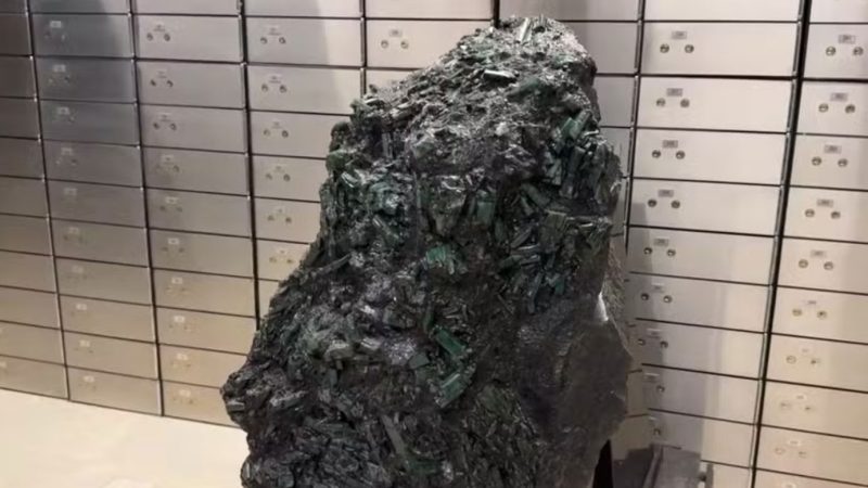 Esmeralda gigante de R$ 2 bilhões encontrada na Bahia é guardada em bunker com forte esquema de segurança em SP