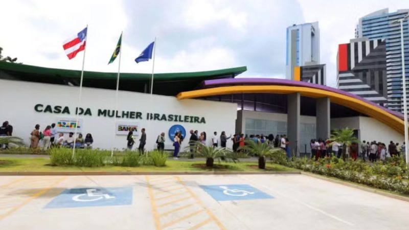 Pai e filho são presos suspeitos de estupro coletivo contra mulher na Bahia