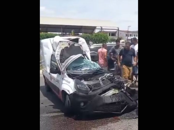 Acidente entre carreta e carro deixa uma pessoa morta em Santa Bárbara