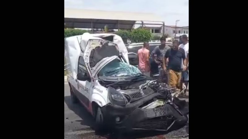 Acidente entre carreta e carro deixa uma pessoa morta em Santa Bárbara