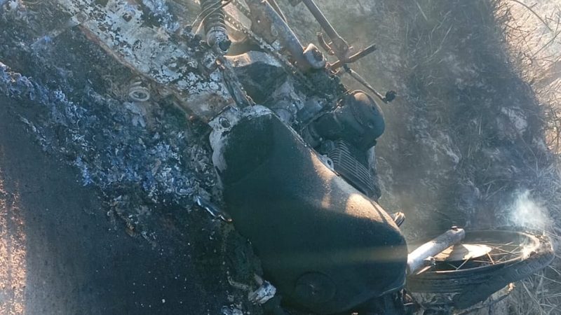 Homem fica ferido após cair de moto e veículo pegar fogo na zona rural de Santaluz