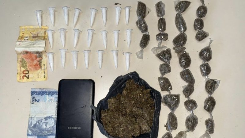 Jovem é preso por tráfico de drogas em Serrinha
