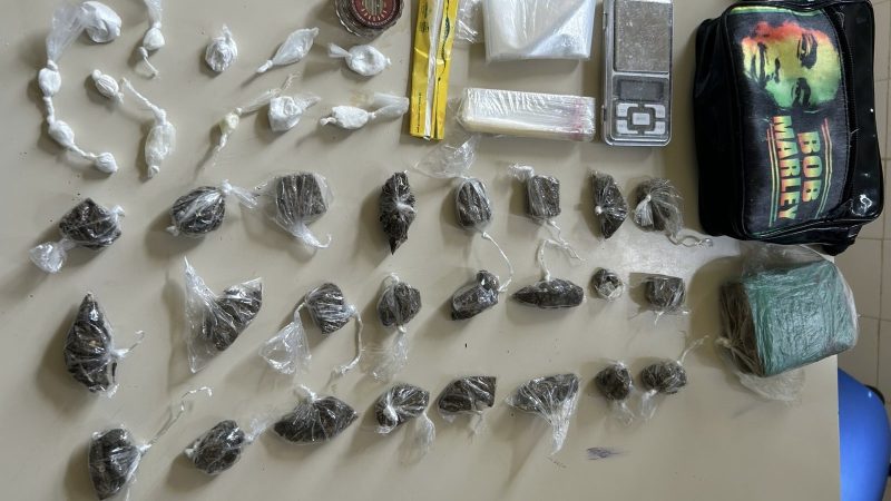 Polícia apreende porções de cocaína e de maconha na zona rural de Retirolândia