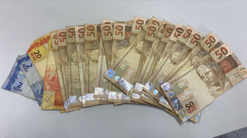 Homem com 16 passagens pela polícia é preso após roubar idoso no centro de Santaluz; mais de R$ 1 mil foram recuperados