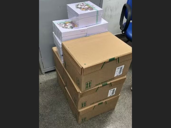 Carga de cosméticos vendida antes do lançamento oficial é apreendida no comércio popular de Feira de Santana