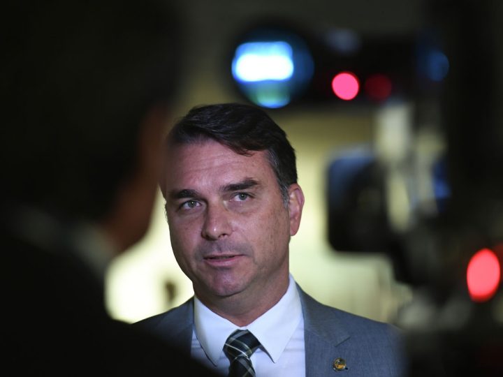 Centrão e direita rejeitam Flávio Bolsonaro e veem caminho livre para outro nome