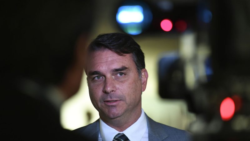 Centrão e direita rejeitam Flávio Bolsonaro e veem caminho livre para outro nome
