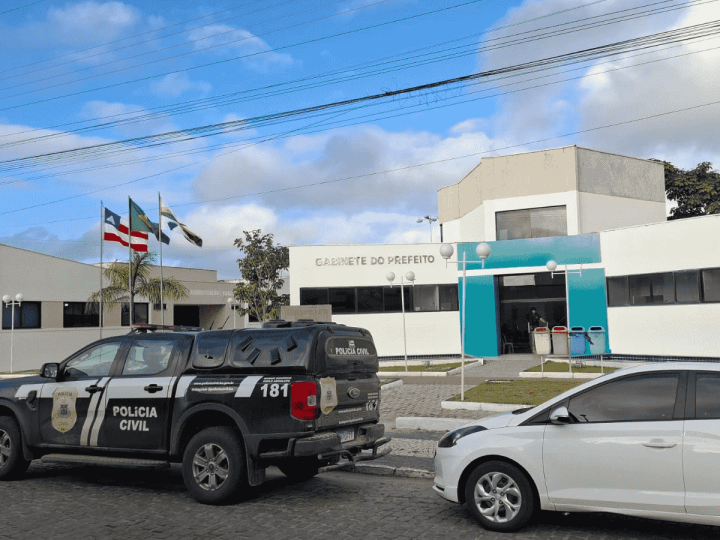 Patinando nas finanças? Prefeitura de Santaluz quer mais 1.100 funcionários; servidora reclama atraso de dinheiro