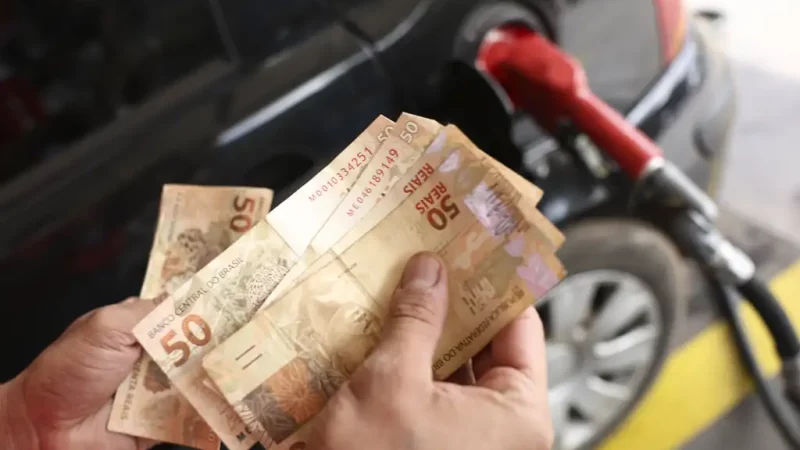 Polícia Civil faz operação na Bahia contra grupo suspeito de sonegação fiscal e lavagem de dinheiro no setor de combustíveis