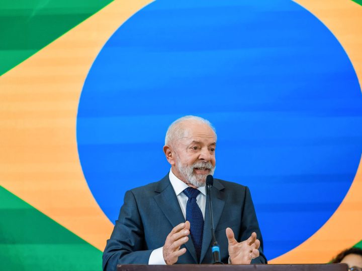 Governo vai tentar barrar votação neste ano do projeto que beneficia Bolsonaro; Lula pode vetar texto