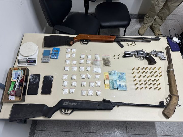 Ação conjunta em Santaluz cumpre mandados, apreende armas e prende oito pessoas