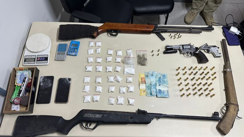 Ação conjunta em Santaluz cumpre mandados, apreende armas e prende oito pessoas